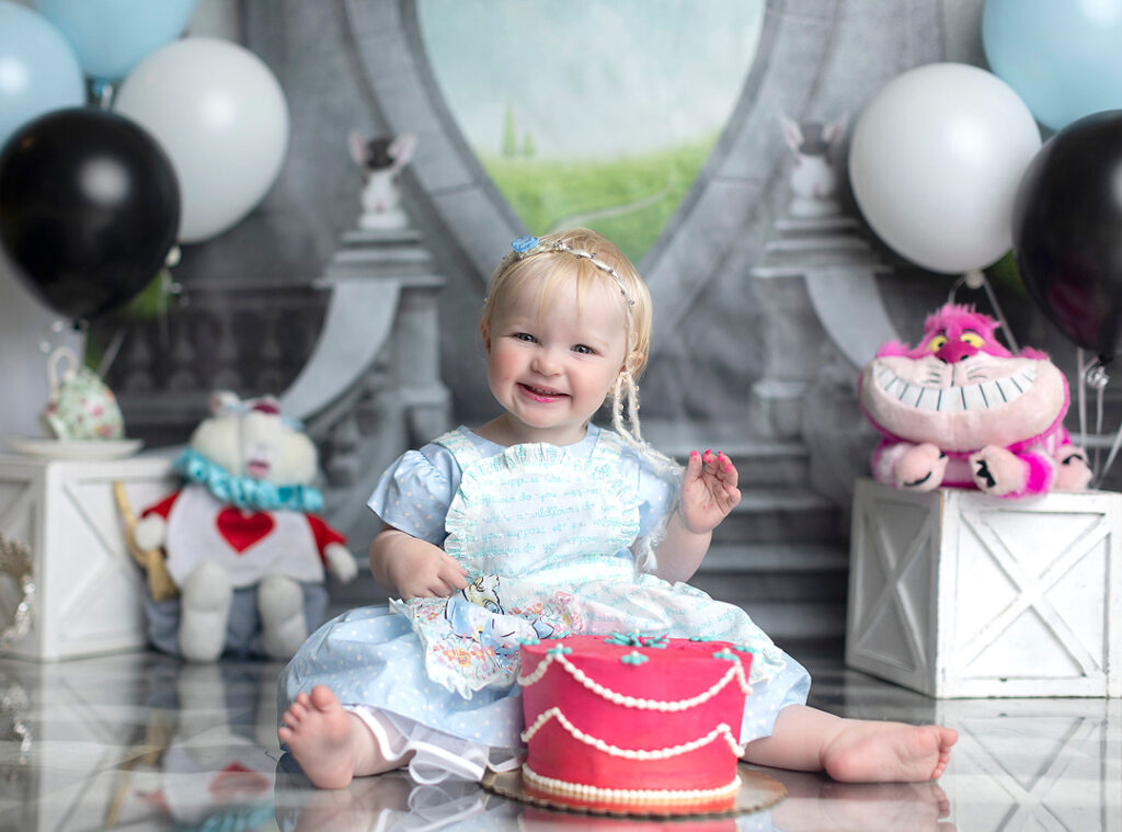 Alice in Wonderland cake smash phot session by dallas cake smash photographer 