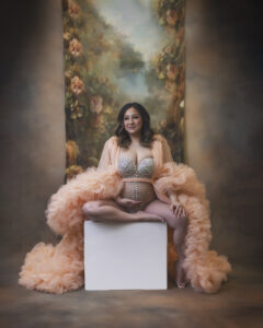 Pregnant Dallas woman in fluffy robe