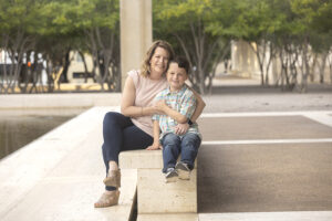 Mother and young son at teh Kimbell