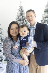 Family poses for Christmas photos