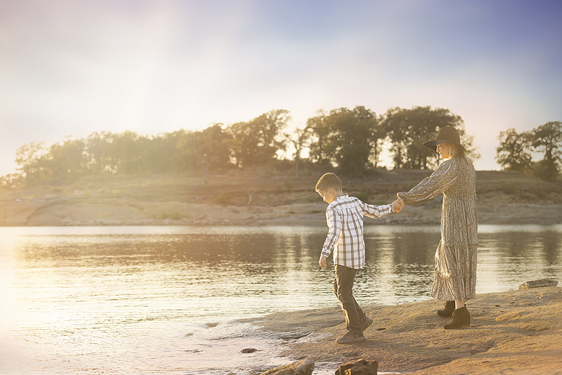 Photography session for a family at Lake Grapevine