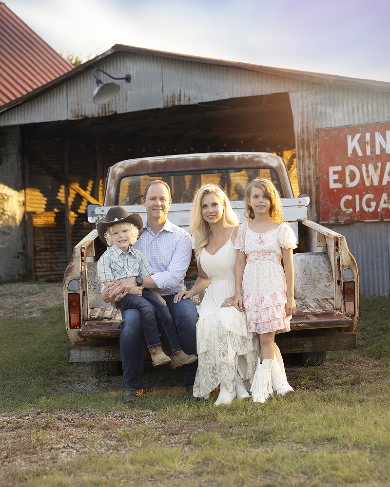 Dallas family at farm photo session